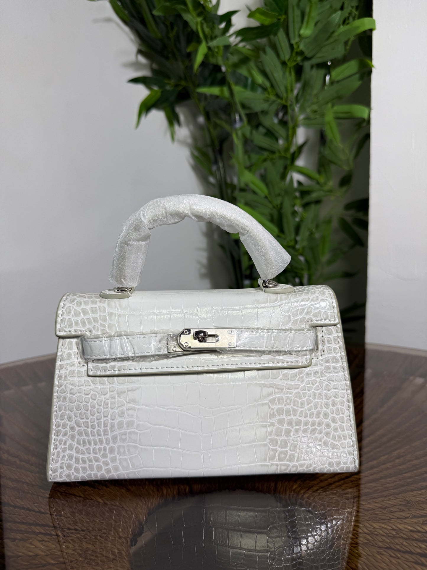 Sleek Hermes Bag 4070