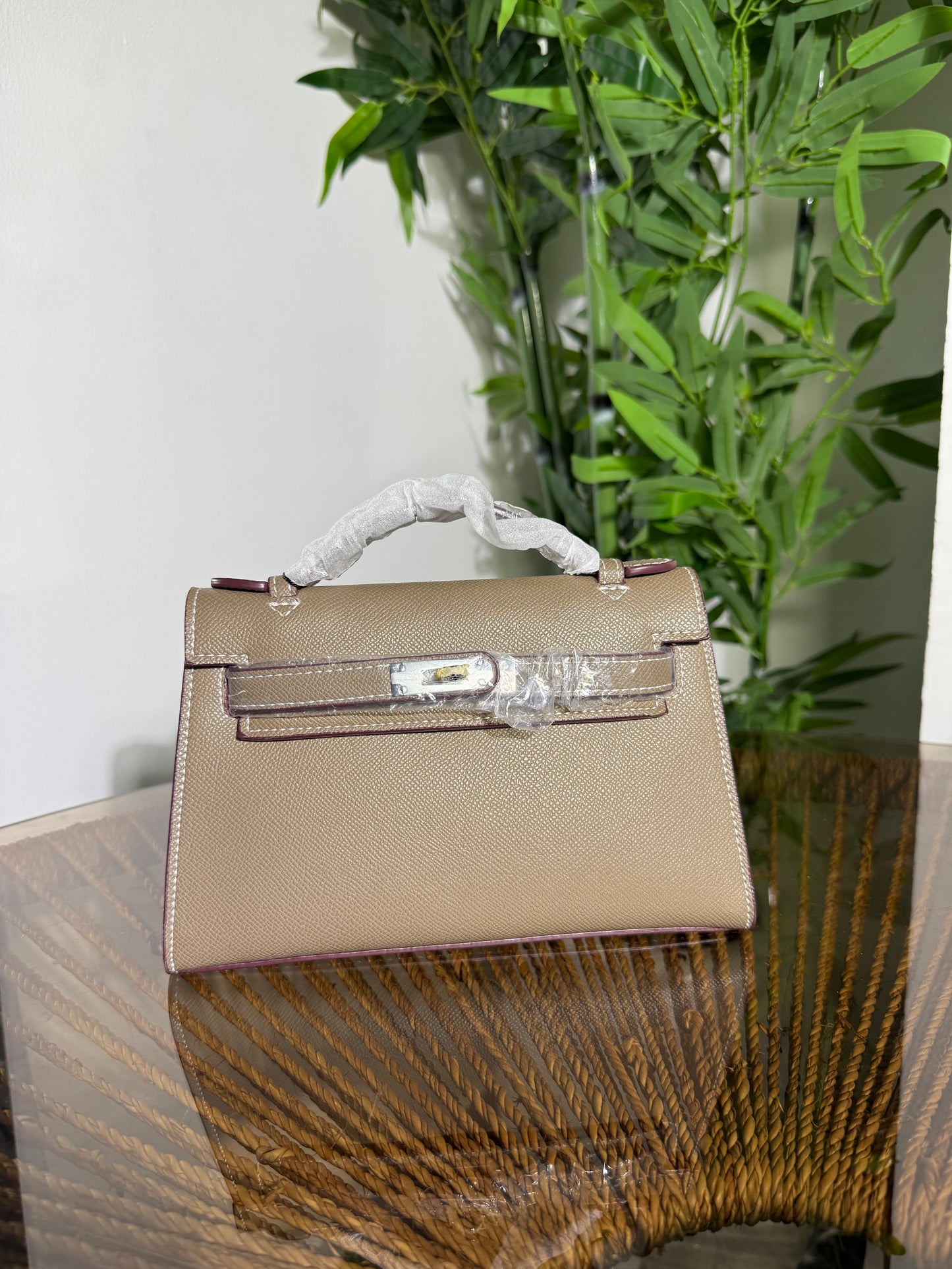 Sleek Hermes Bag 4070