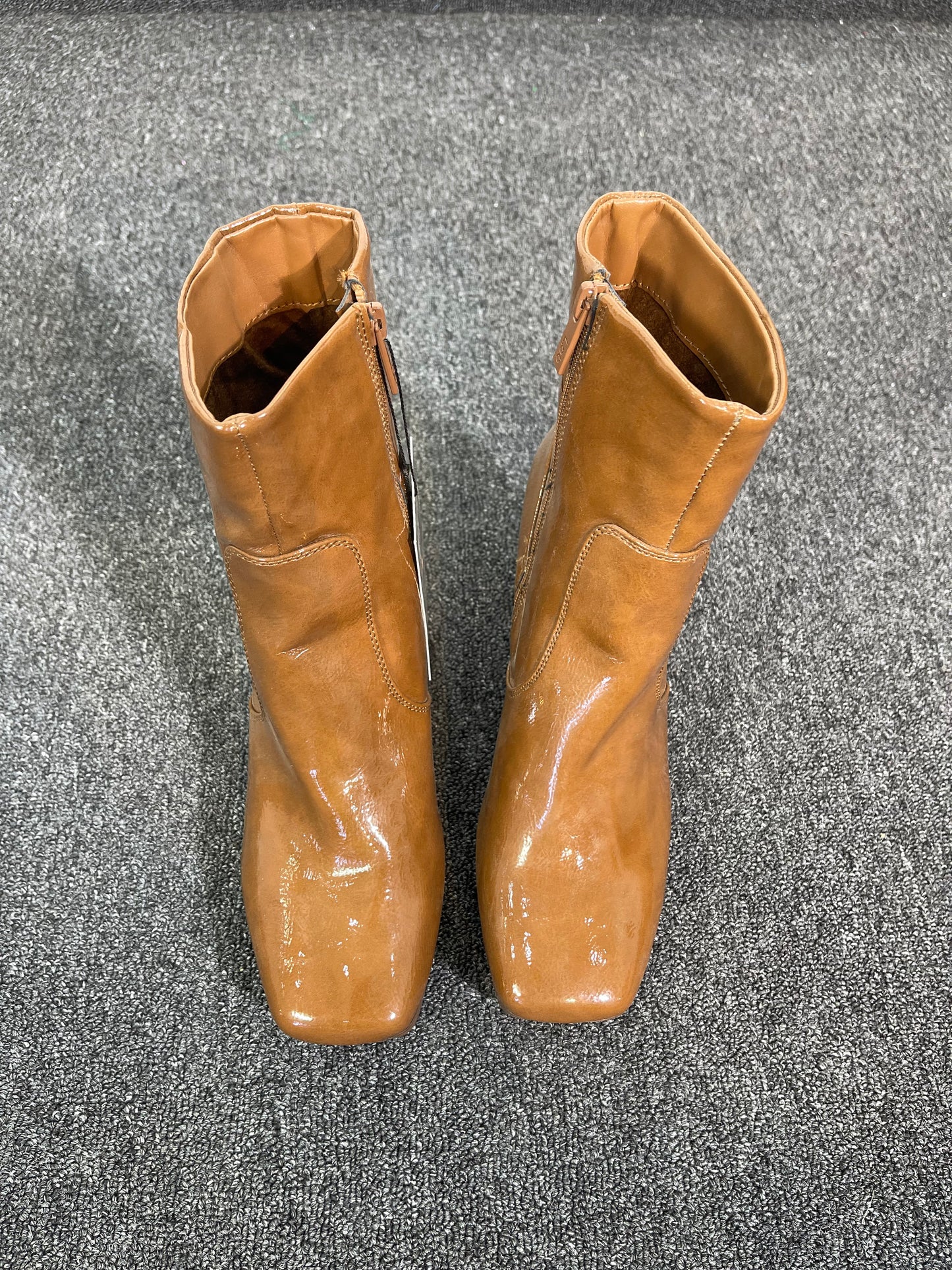 Banging Big Boots 200