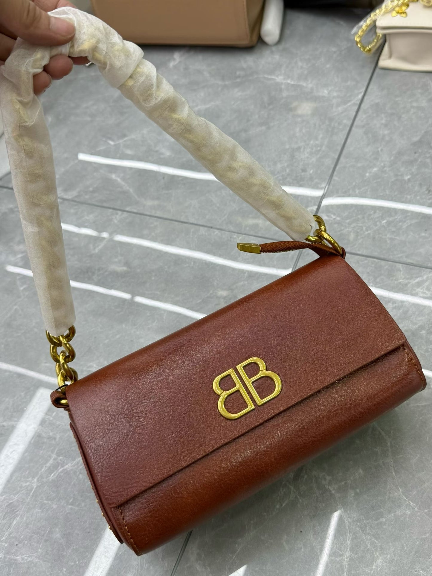 Pyramid Shaped Bag 7328