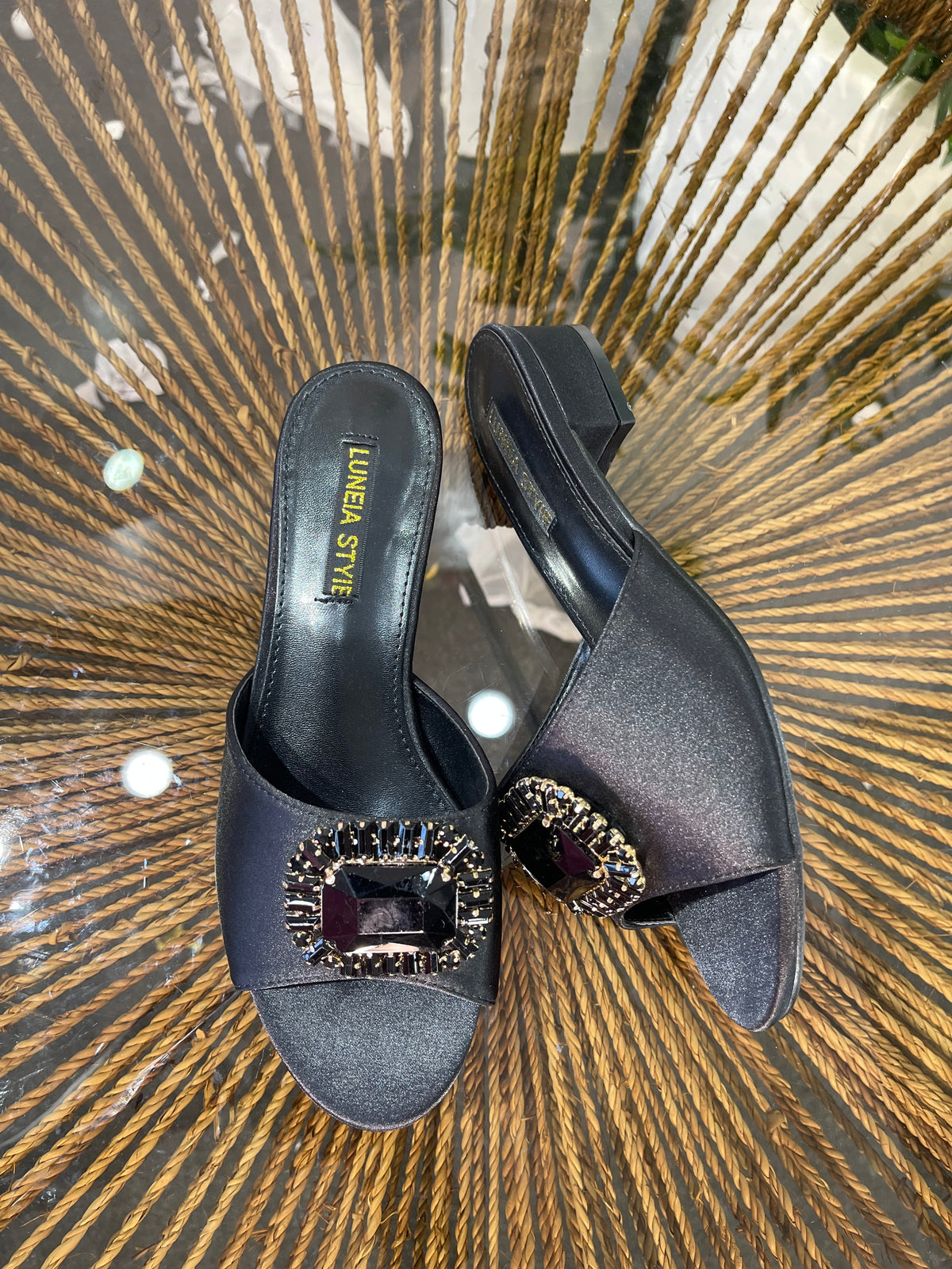 LUNEIA STYLE CRYSTAL MULE
