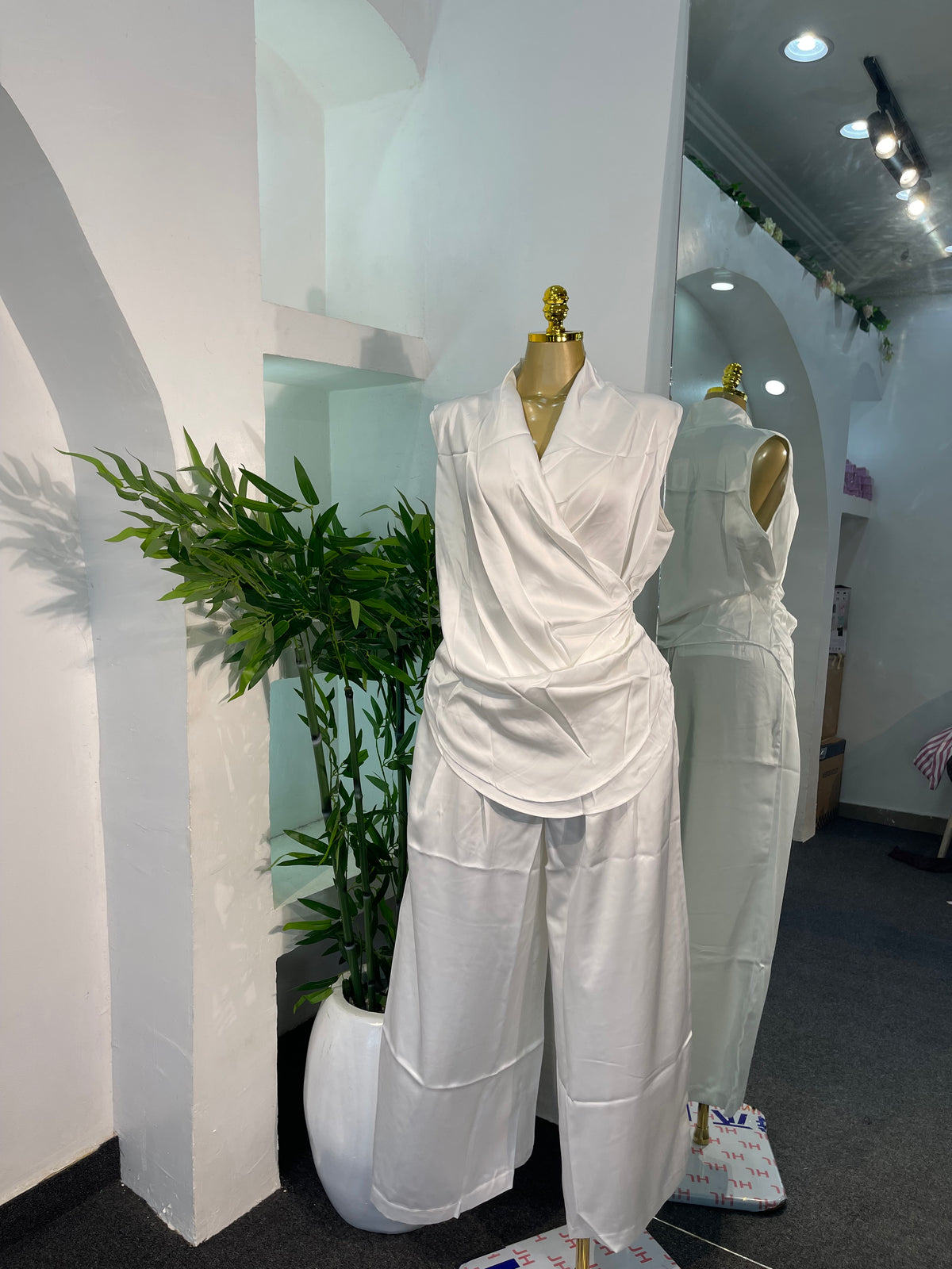 SLEEVELESS DRAPED SET