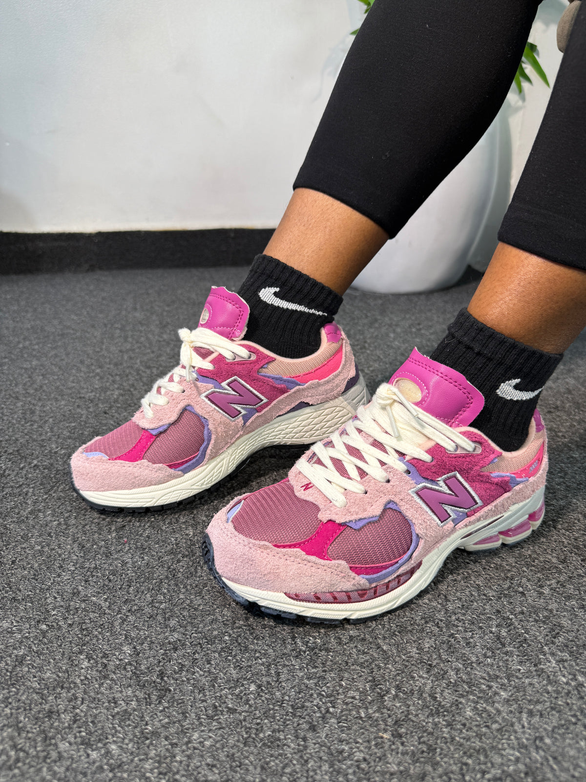 NEW BALANCE 2002R