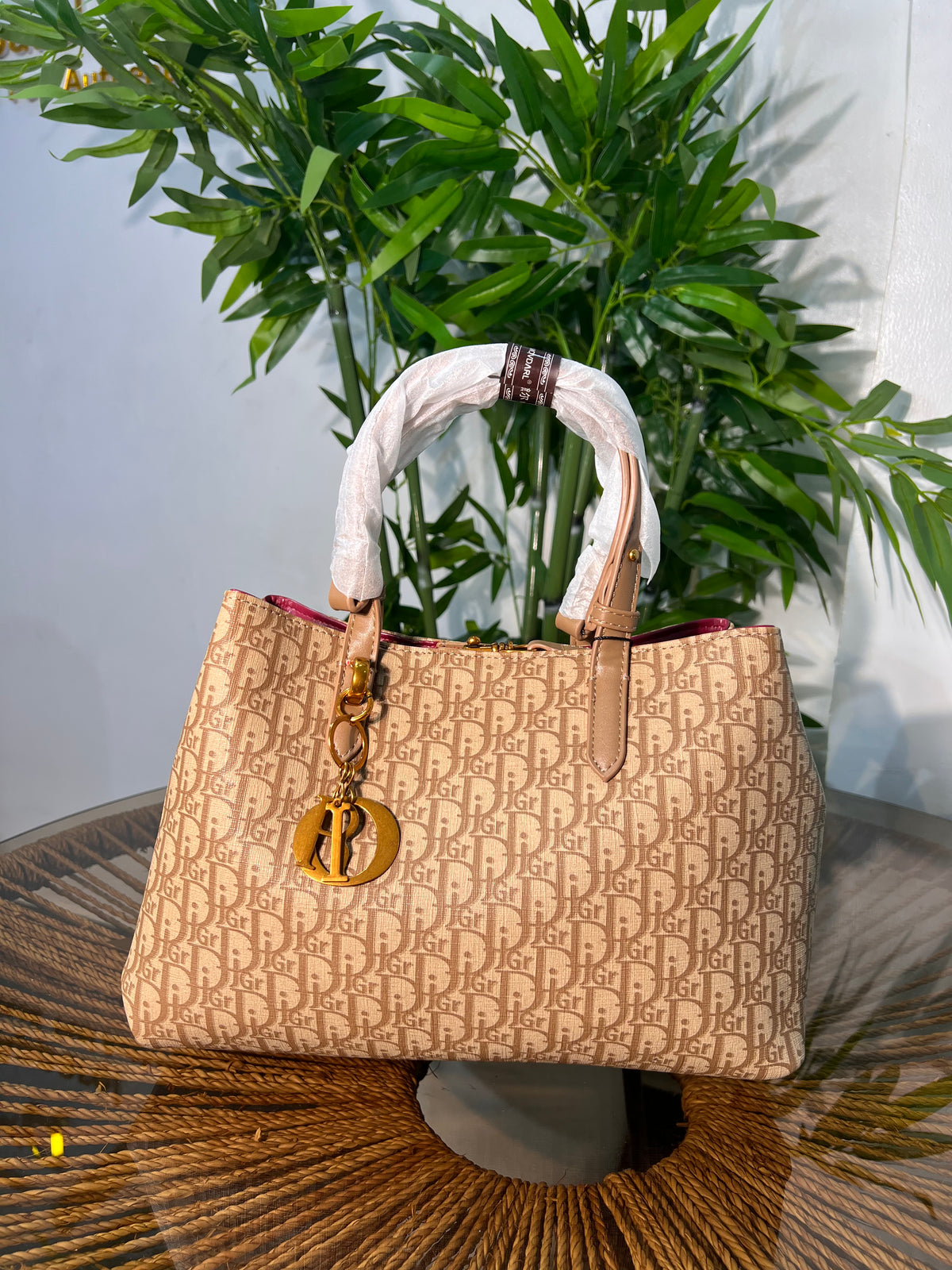 CLASSIC TOTE BAG