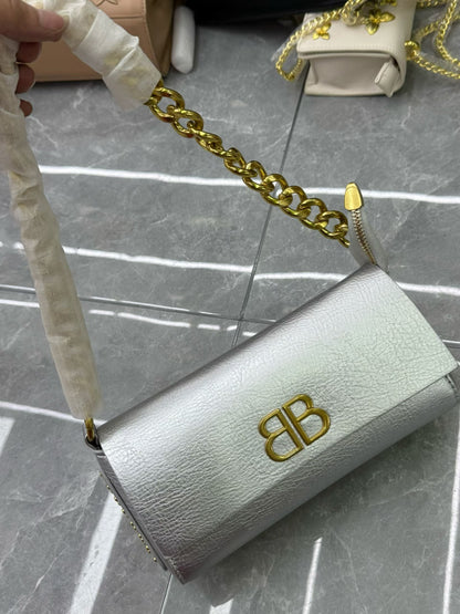 Pyramid Shaped Bag 7328