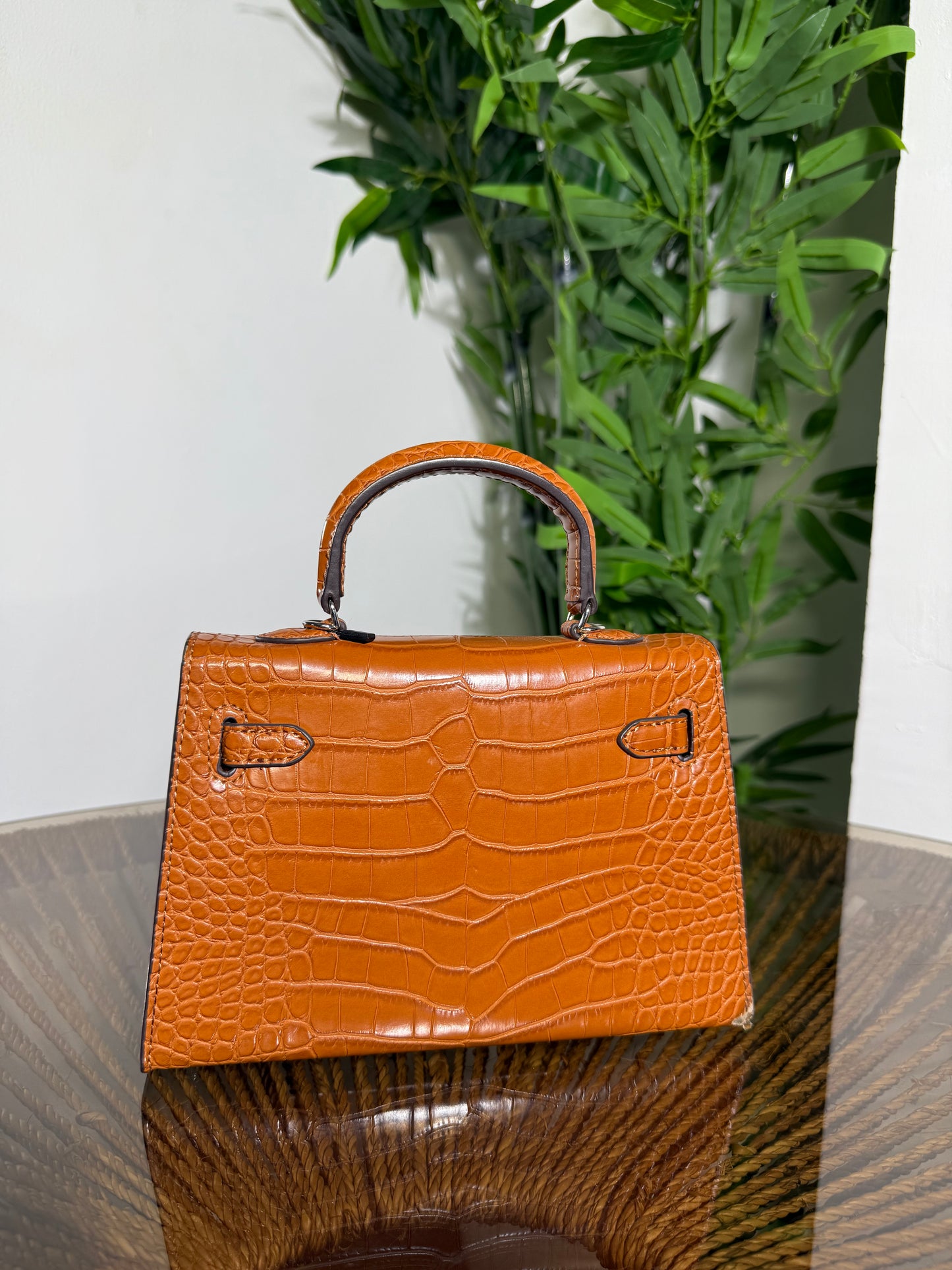 Sleek Hermes Bag 4070