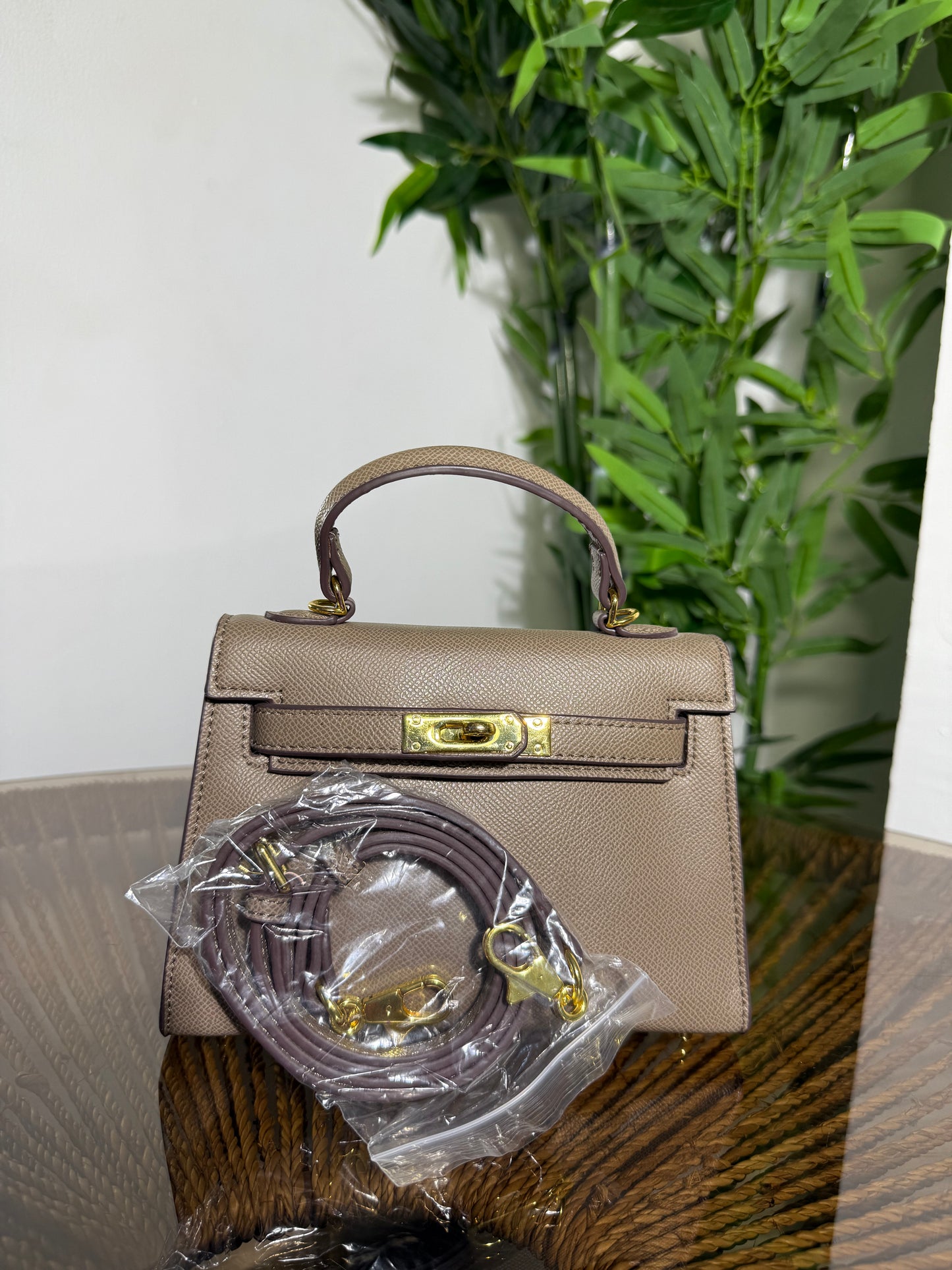 Sleek Hermes Bag 4070