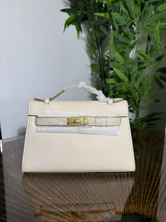 Sleek Hermes Bag 4070