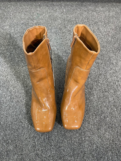 Banging Big Boots 200