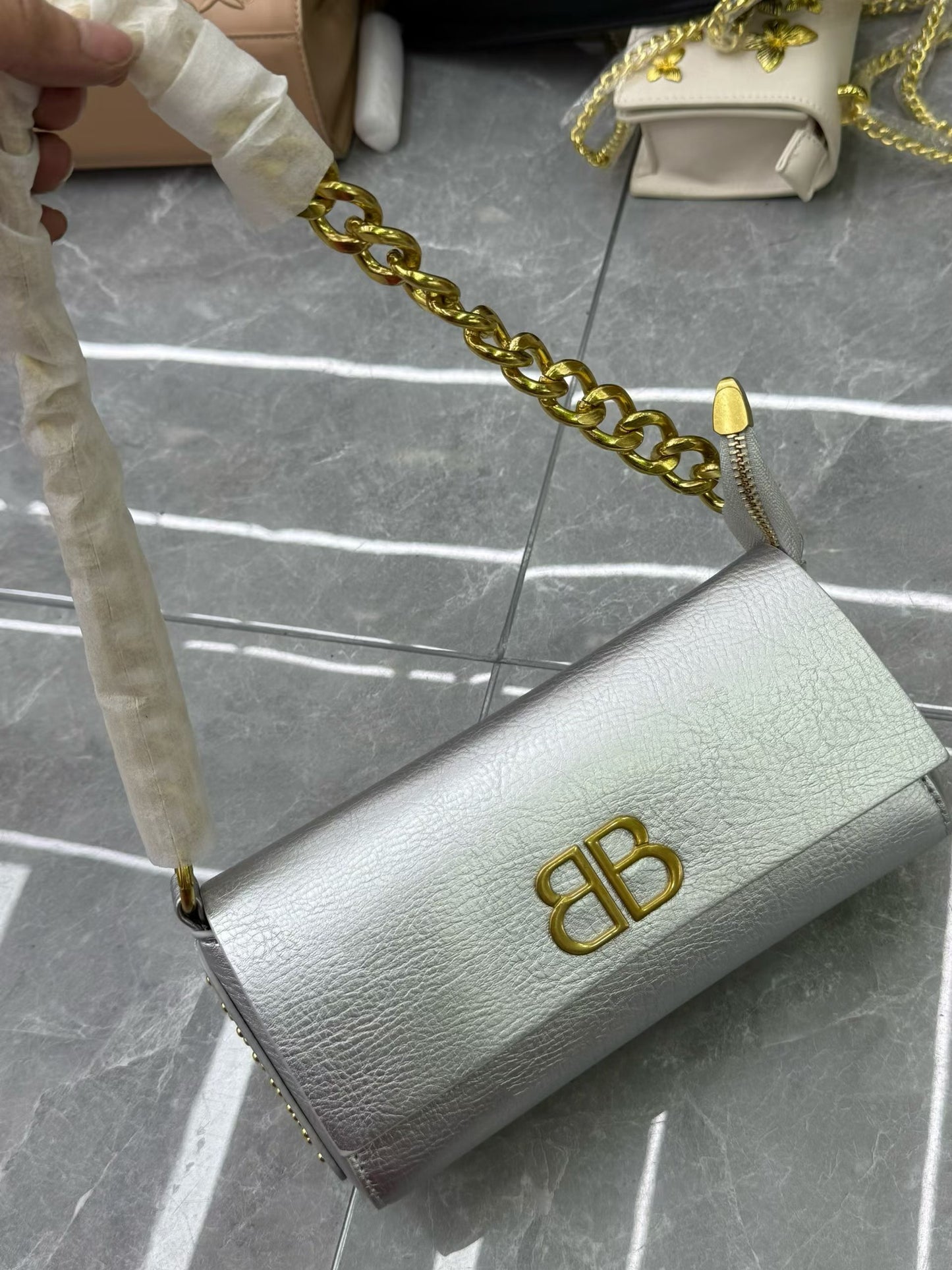 Pyramid Shaped Bag 7328