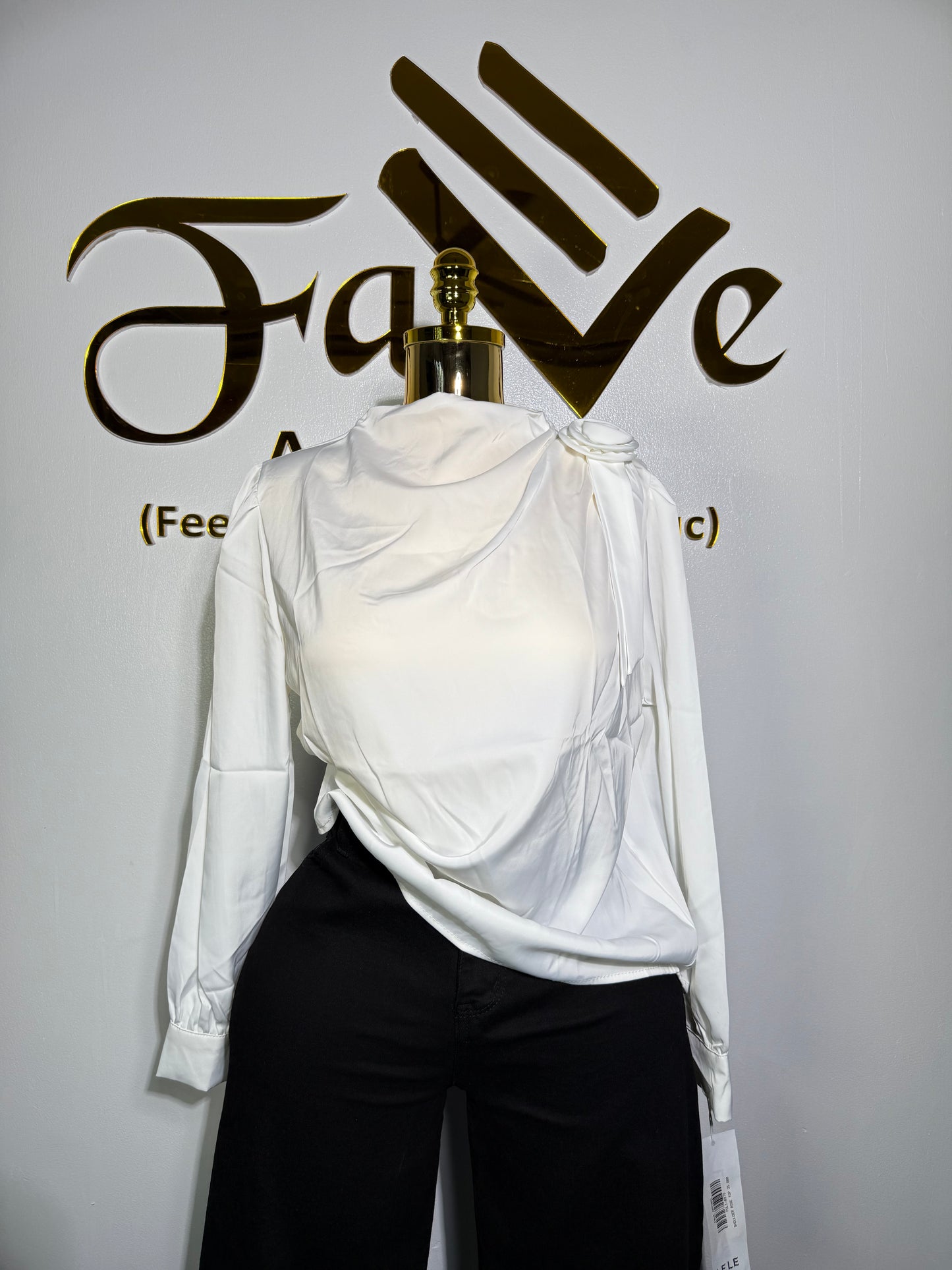 Shoulder Rose Top 8979