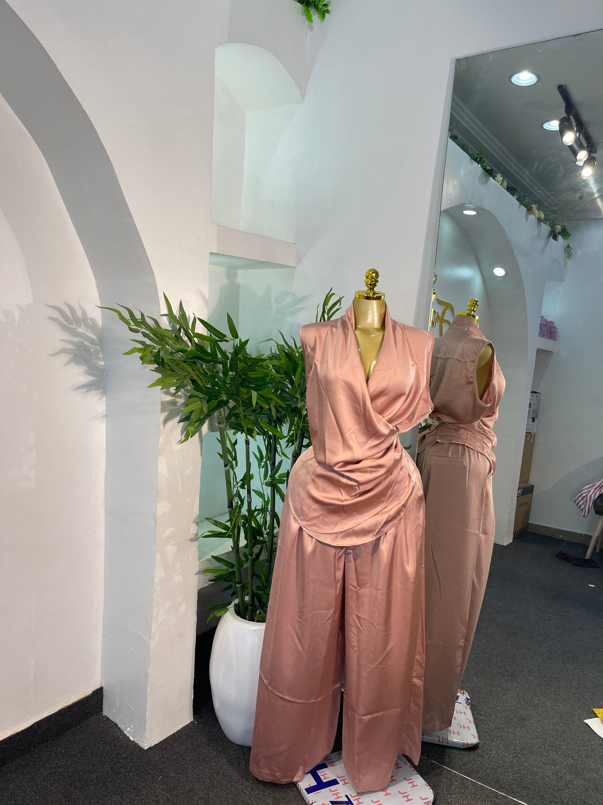 SLEEVELESS DRAPED SET