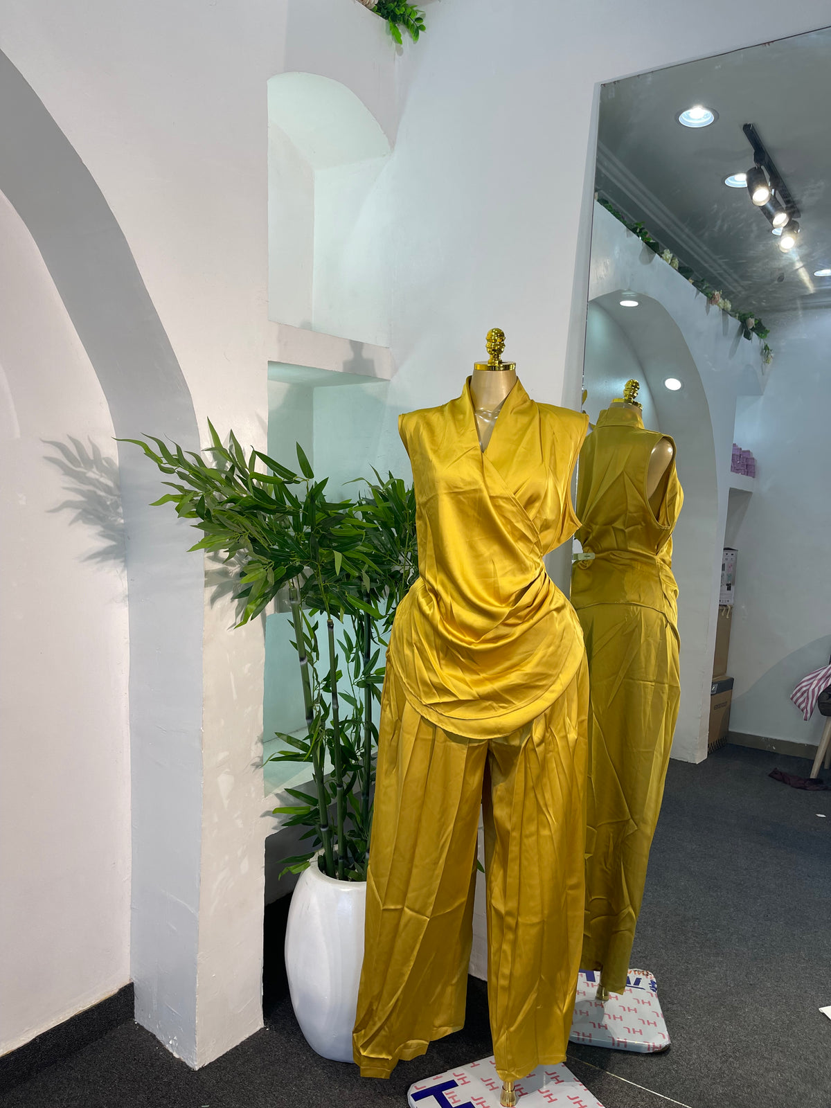 SLEEVELESS DRAPED SET