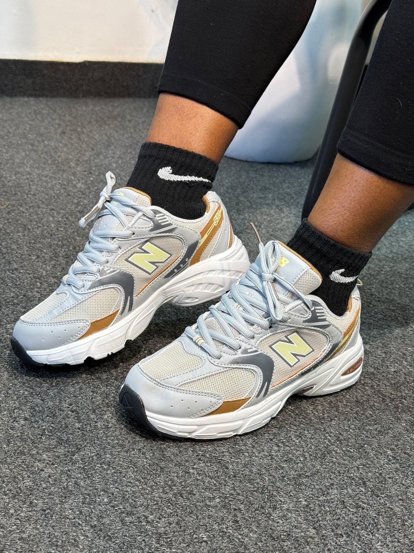 NEW BALANCE 530 SNEAKERS