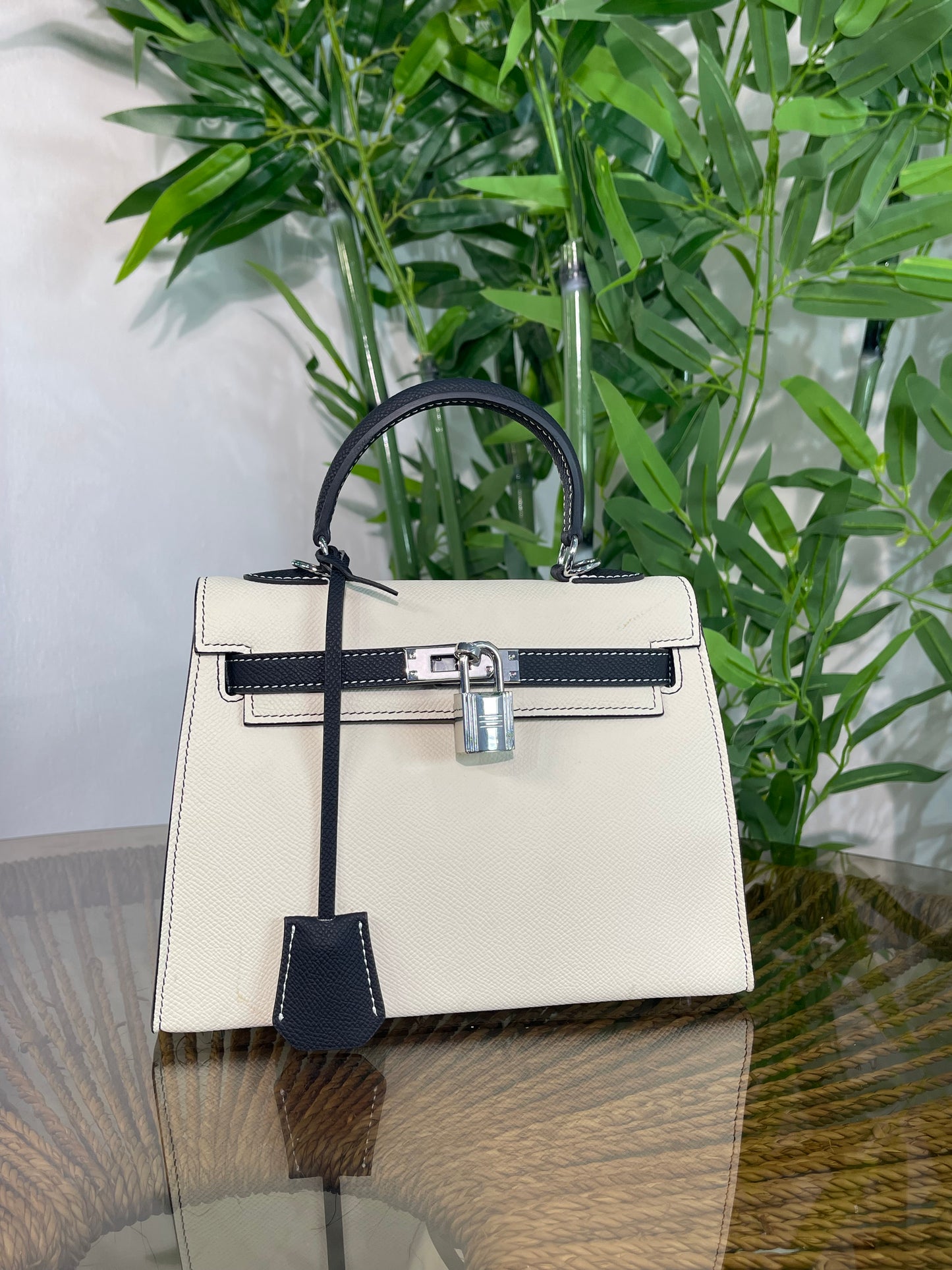 Sleek Hermes Bag 4070