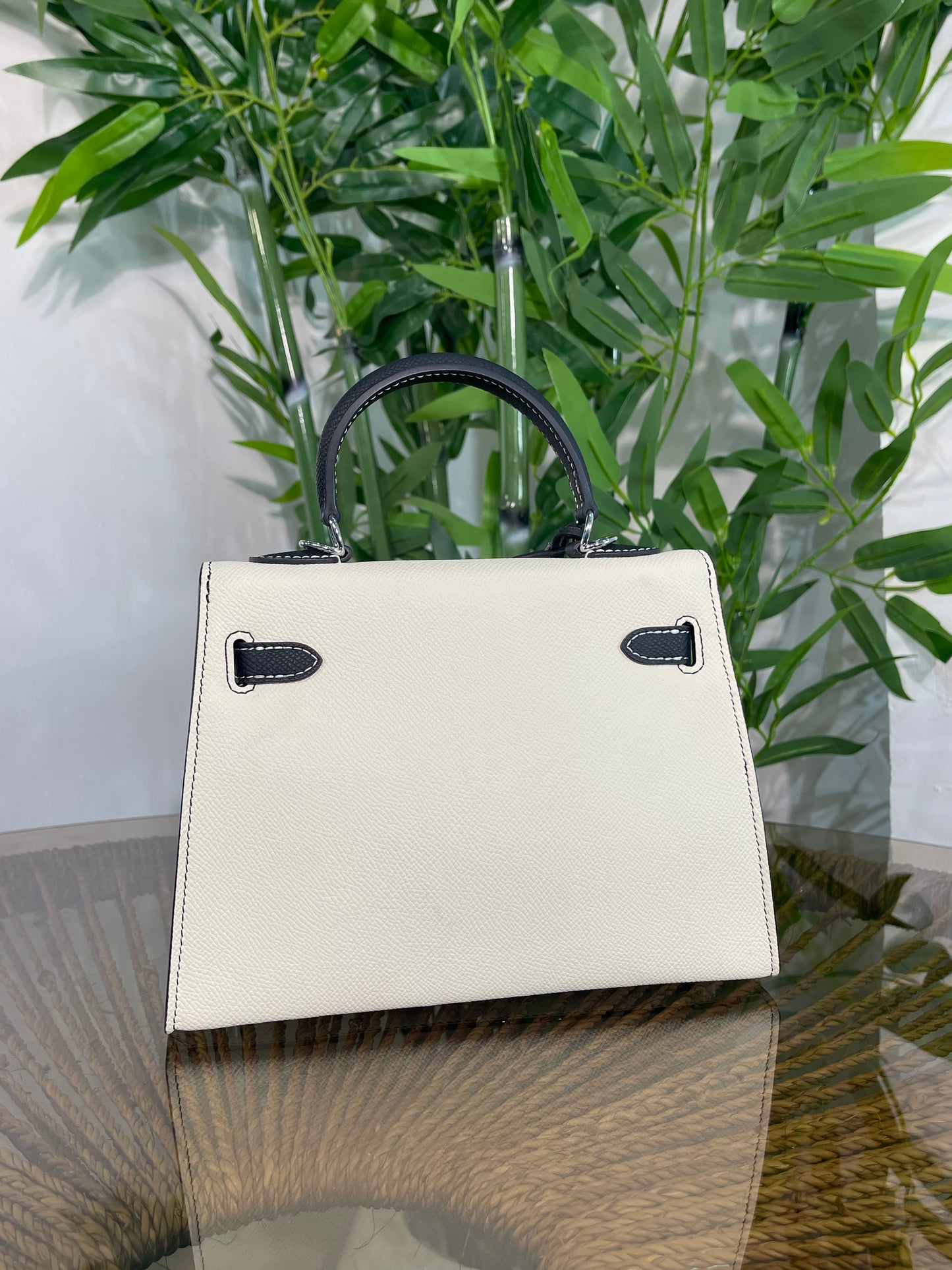 Sleek Hermes Bag 4070