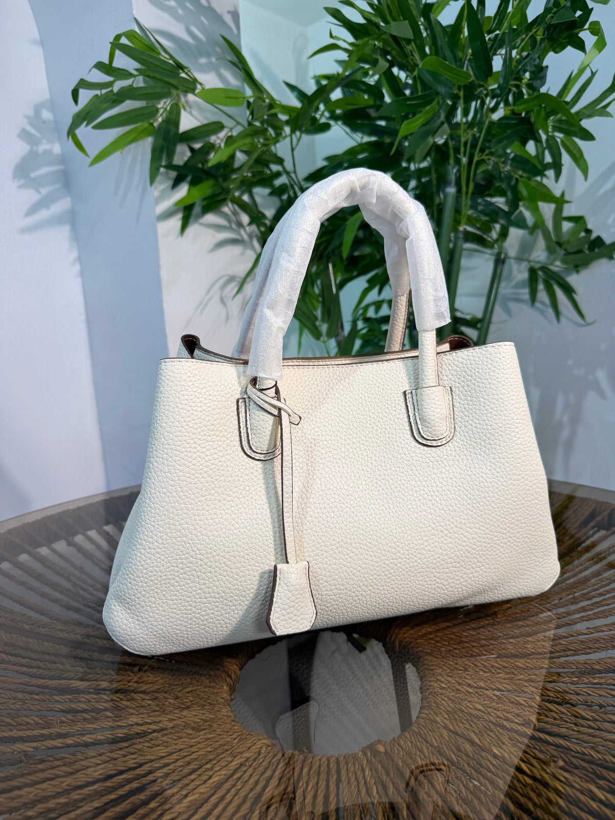 CLASSIC WHITE PEBBLED BAG