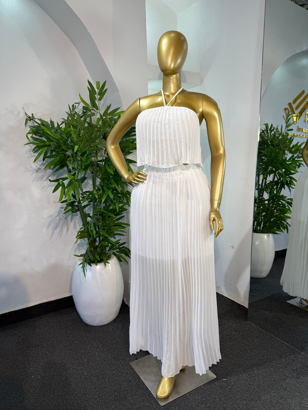 QUEEN PLEATED SKIRT SET