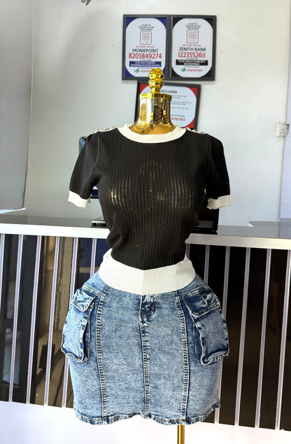 Shoulder Button Top 25086