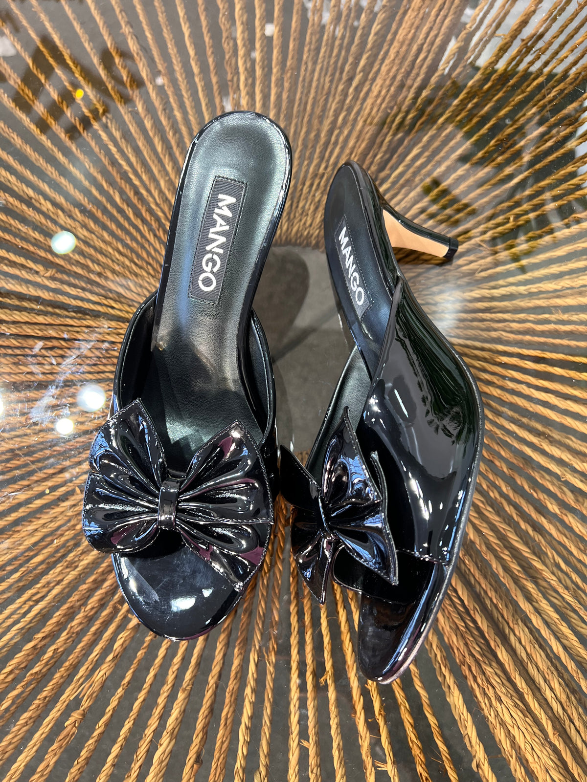 MANGO GLOSSY BOW HEELS