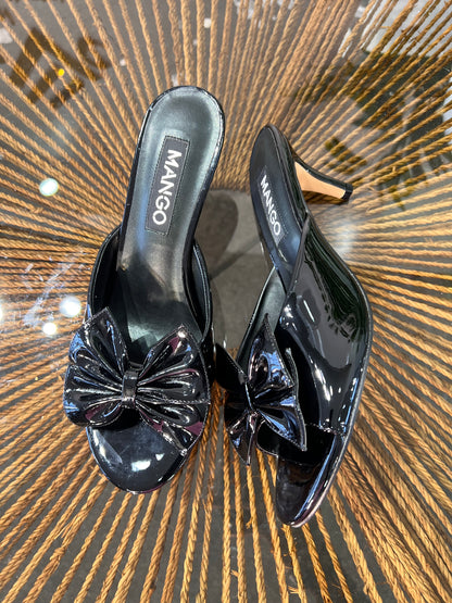 MANGO GLOSSY BOW HEELS