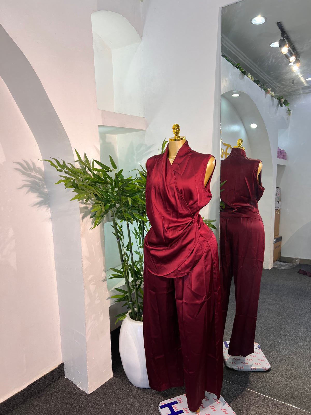 SLEEVELESS DRAPED SET